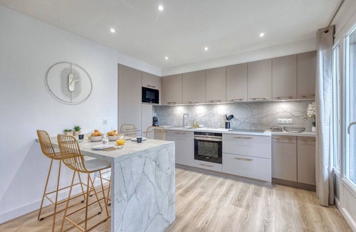 Ile Verte Apartment | #HE | The Golden Escape 🪙 | Ile Verte, luminous, renovated