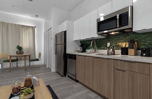Wynwood Art District Apartment | Heart of Wynwood - Rooftop Pool -Balcony