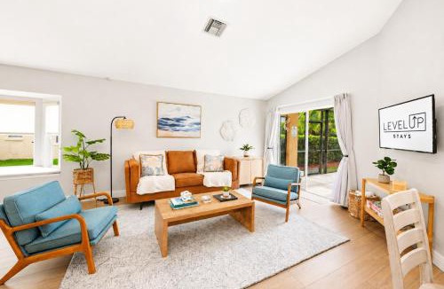 Lake Berkley House | Heated Pool Game Room Modern Resort DisneyMagic