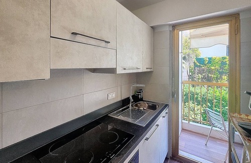 California - Pezou Apartment | Henri Camille Real Estate- Mikaela - Studio with terrace
