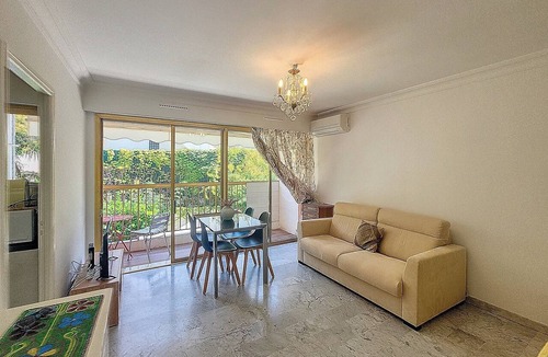 California - Pezou Apartment | Henri Camille Real Estate- Mikaela - Studio with terrace