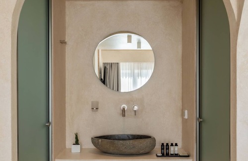 Perissa Hotel | Heyday Luxury Suites