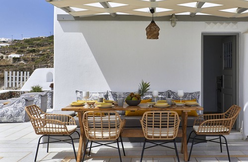 Vourvoulos Villa | Hideaway Villa with Heated Pool and Sea View