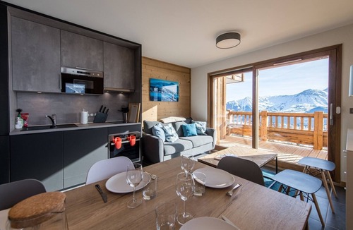 La Toussuire Apartment | High-end apartment on the slopes, panoramic view- up to 10guests