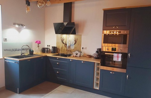 Saligny-sur-Roudon Cottage | Historic Charm in Bourbonnaise Sologne with WiFi