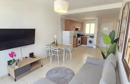 Puerto de Santiago Apartment | Holiday Apartment 'Playa La Arena' with Shared Pool, Balcony and Wi-Fi