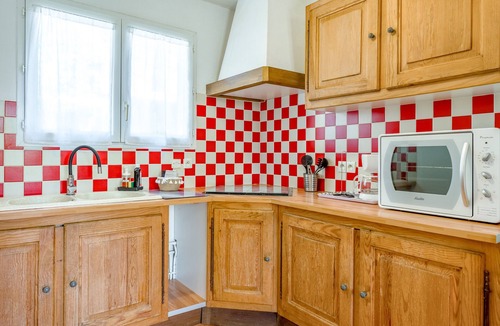 Saint-Christol-Les-Ales House | Holiday Home "Gîte Le Micocoulier" with Shared Pool, Wi-Fi and Air Conditioning