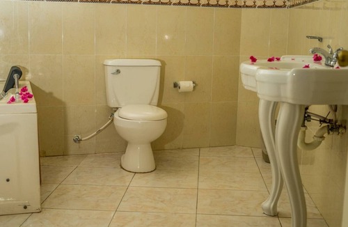 Runaway Bay Resort | Holiday Haven Resort Honeymoon wt Jacuzzi