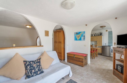 Garachico House | Holiday Home 'Casita Partido' with Mountain Views, Private Garden and Wi-Fi