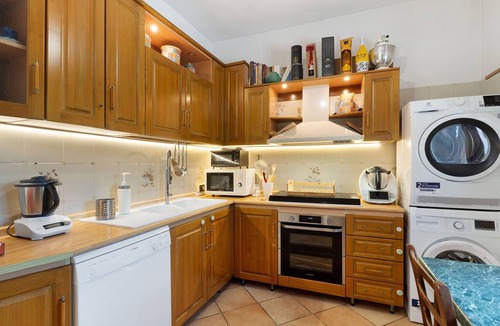 Torre Suda House | Holiday Home 'Alisea' with Sea View, Wi-Fi and Air Conditioning