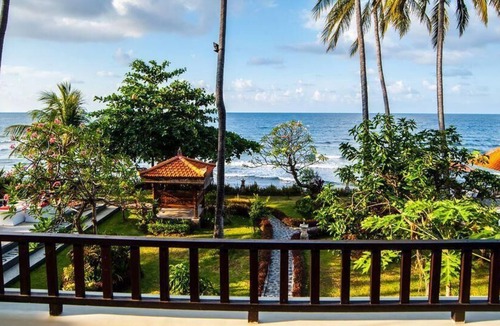 Bondalem House | Holiday home beachfront