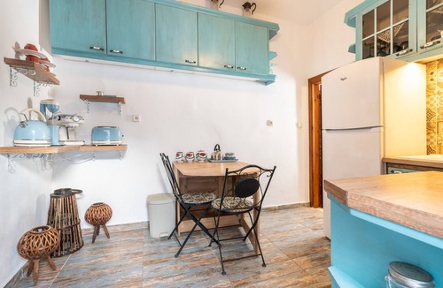 Kallithea House | Holiday Home 'Beautiful Historic House' with Private Garden, Wi-Fi and Air Conditioning