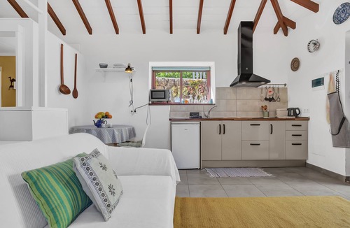 La Orotava House | Holiday Home Casa de Teja with Sea View, Mountain View, Wi-Fi, Terrace & Garden; Pet-friendly