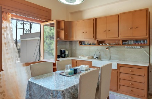 Ermoupoli House | Holiday Home 'Central Apartment Lili' with Air Conditioning