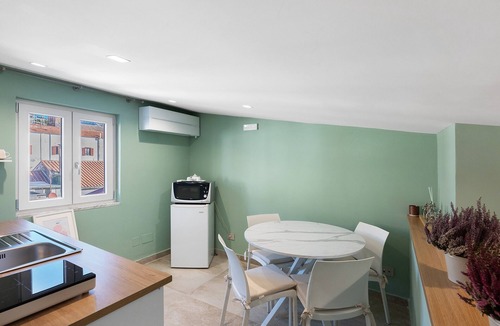 Historical Downtown Salerno House | Holiday Home 'Civico 32' with Sea View, Wi-Fi and Air Conditioning