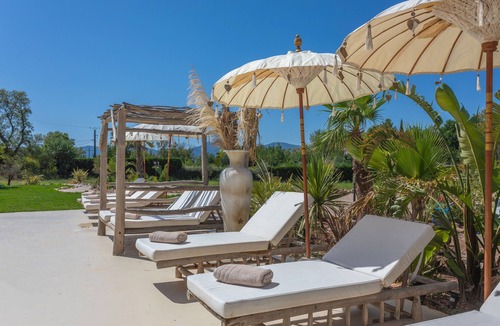 Le Luc House | Holiday Home 'Domaine Montserrat' with Mountain View, Private Pool and Wi-Fi