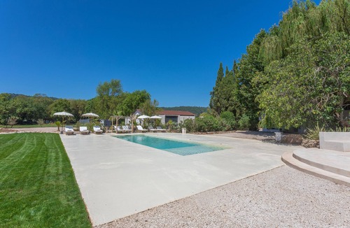 Le Luc House | Holiday Home 'Domaine Montserrat' with Mountain View, Private Pool and Wi-Fi
