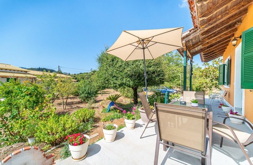 Parelia House | Holiday Home "Edem Garden" with Mountain View & Wi-Fi