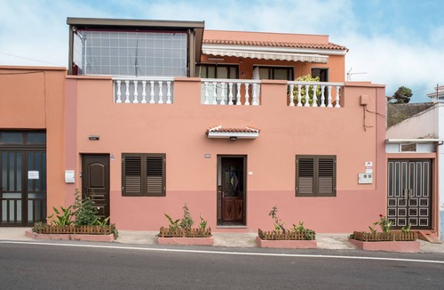 La Mancha House | Holiday Home Casa del Molino with Sea & Mountain Views, Wi-Fi, and Terrace