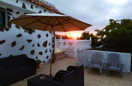 Icod de los Vinos House | Holiday Home LaCerca with Sea View, Pool, Wi-Fi & Garden