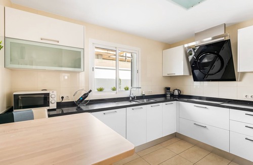 Chejilipes Villa | Holiday Home PRIVATE SWIMMING POOL, AirCon,WIFI,BBQ,