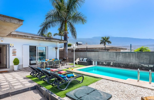 Chejilipes Villa | Holiday Home PRIVATE SWIMMING POOL, AirCon,WIFI,BBQ,