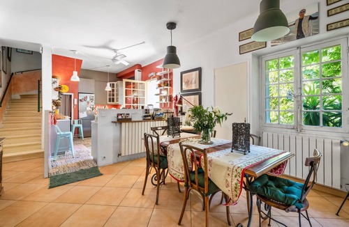 La Madrague House | Holiday Home 'A Hidden Gem by the Sea' with Sea View, Private Garden & Wi-Fi