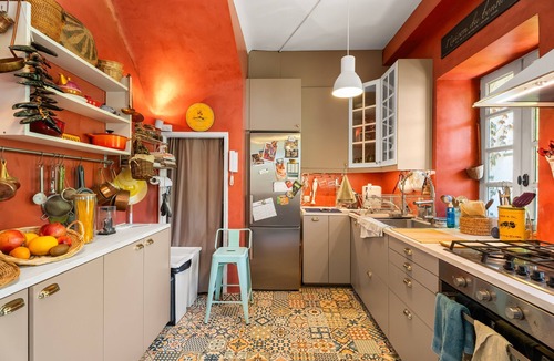 La Madrague House | Holiday Home 'A Hidden Gem by the Sea' with Sea View, Private Garden & Wi-Fi