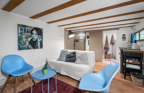 La Madrague House | Holiday Home 'A Hidden Gem by the Sea' with Sea View, Private Garden & Wi-Fi