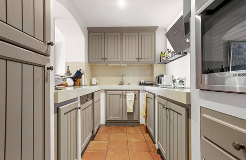 Saint-Tropez House | Holiday Home 'Grillons' with Shared Pool, Wi-Fi and Air Conditioning