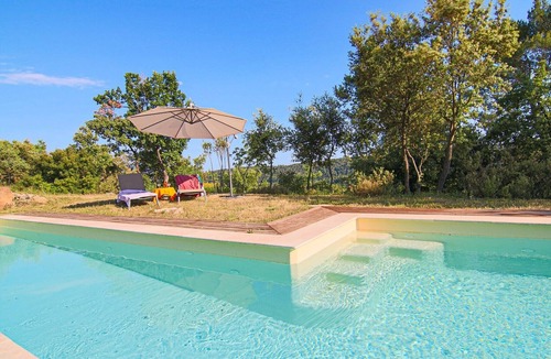 Salernes House | Holiday Home "House Pool Out in The Wilds" with Shared Pool and Wi-Fi