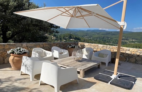 Flayosc House | Holiday Home in Flayosc with Pool and Terrace