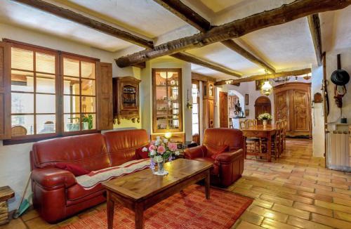 Le Luc House | Holiday Home in Le Luc with Pool & Vineyards