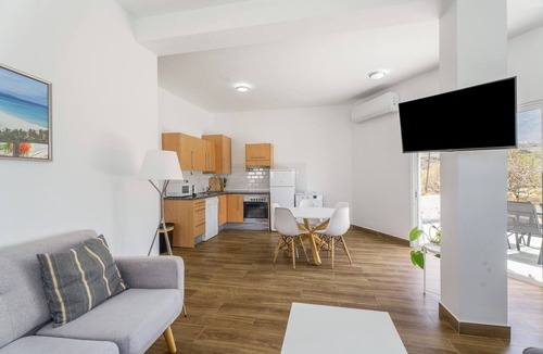 Arafo House | Holiday Home “La Casita” with Sea & Mountain Views, Wi-Fi, and Air Conditioning