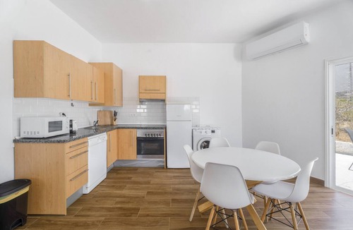 Arafo House | Holiday Home “La Casita” with Sea & Mountain Views, Wi-Fi, and Air Conditioning