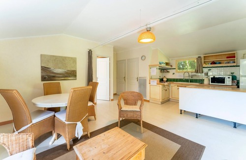 Mondragon House | Holiday Home 'La Romarine' with Heated Pool, Wi-Fi and Air Conditioning