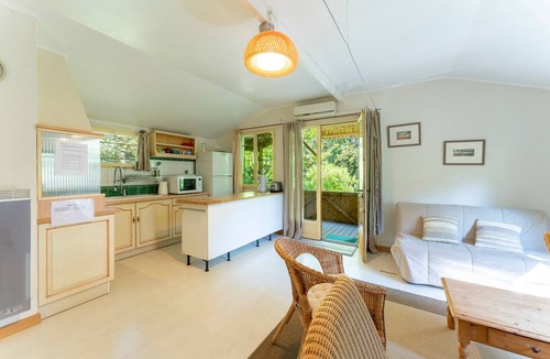 Mondragon House | Holiday Home 'La Romarine' with Heated Pool, Wi-Fi and Air Conditioning
