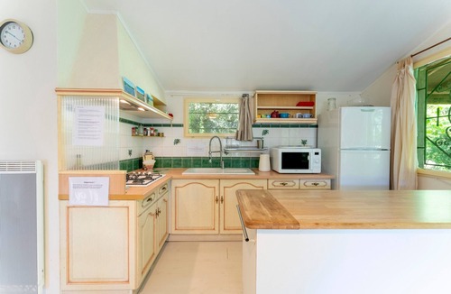Mondragon House | Holiday Home 'La Romarine' with Heated Pool, Wi-Fi and Air Conditioning
