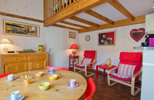 Cavalaire-sur-Mer House | Holiday Home Le Clos du Rigaud-1 by Interhome