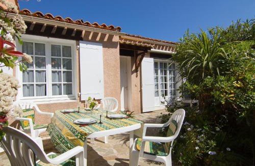 Cavalaire-sur-Mer House | Holiday Home Le Clos du Rigaud-1 by Interhome