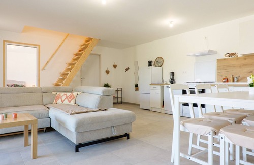 Saint-Germain House | Holiday Home 'Le Gecko' with Private Terrace and Wi-Fi
