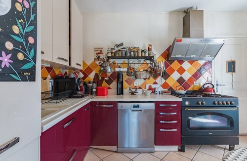 Ansouis House | Holiday Home 'Maison Avec Piscine' with Mountain View, Private Pool and Wi-Fi