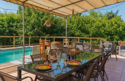 Ansouis House | Holiday Home 'Maison Avec Piscine' with Mountain View, Private Pool and Wi-Fi