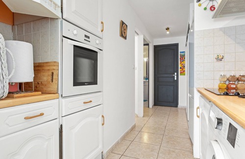 Tourves House | Holiday Home 'Maison D'Odette' with Private Terrace, Wi-Fi and Air Conditioning