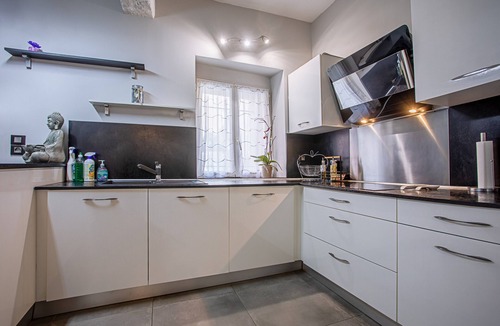 Carces House | Holiday Home 'Maison De Village Carcès' with Wi-Fi and Air Conditioning
