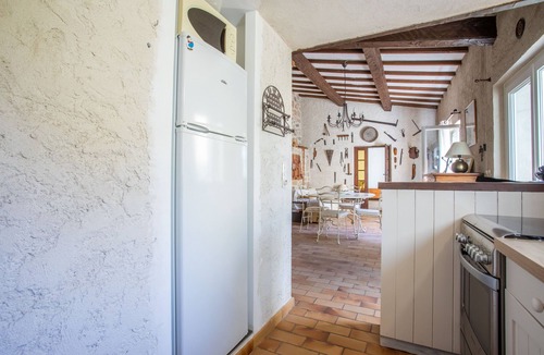 Draguignan House | Holiday Home 'Maison - Les Bergeries De Danielle' with Private Pool, Private Terrace and Wi-Fi