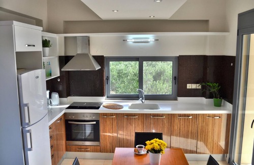 Nopigia House | Holiday home "Sirocco" with view of the water