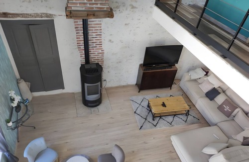Nouan-sur-Loire House | Holiday Home 'Super Gîte' with Private Terrace, Private Garden and Wi-Fi