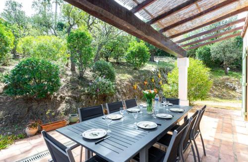 Plage de la Garonnette House | Holiday Home Villa Les 4 B by Interhome