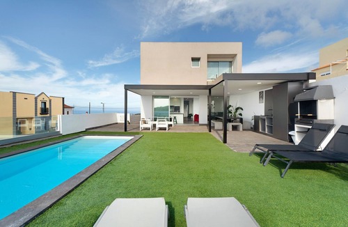 Adeje Villa | Holiday Villa 'Tulio Homme 2' with Sea Views, Private Pool and Wi-Fi
